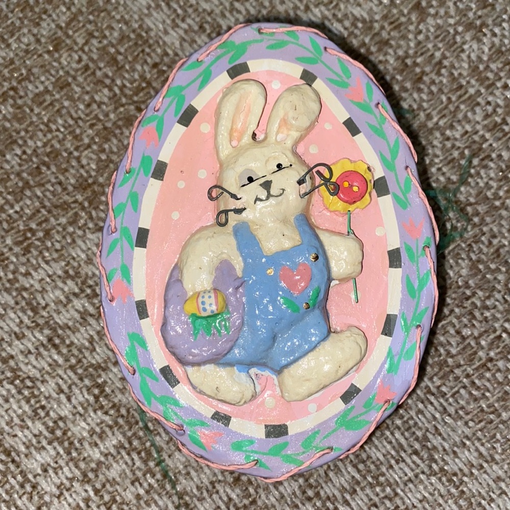 Vintage 90s Easter box
